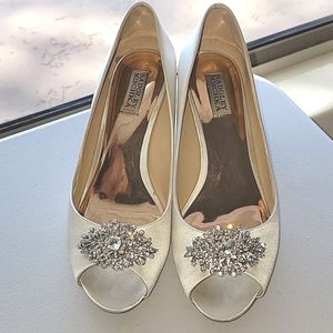 Size 9 Badgley Mischka Ivory Satin Peep Toe Wedding Pumps